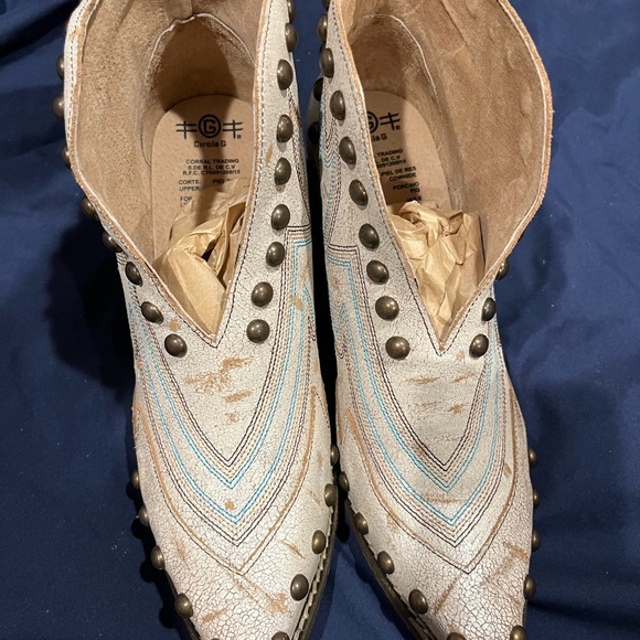 CIRCLE G WOMEN'S STUDDED BOOTIES - POINTED TOE - Picture 6 of 8